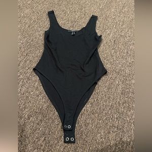 Forever 21 Bodysuit 1pc Size S Black crew Neck Wide Strap Tank Top Retro EUC